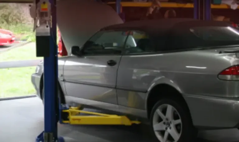 Driver checking engine due to unusual noise before breakdown